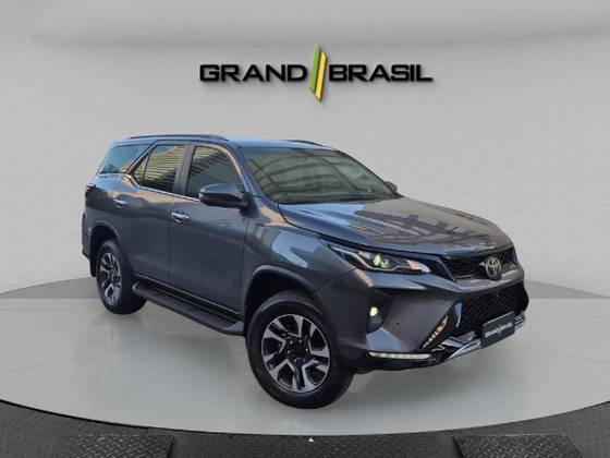 TOYOTA HILUX SW4 2.8 D-4D TURBO DIESEL SRX PLATINUM 7L 4X4 AUTOMÁTICO